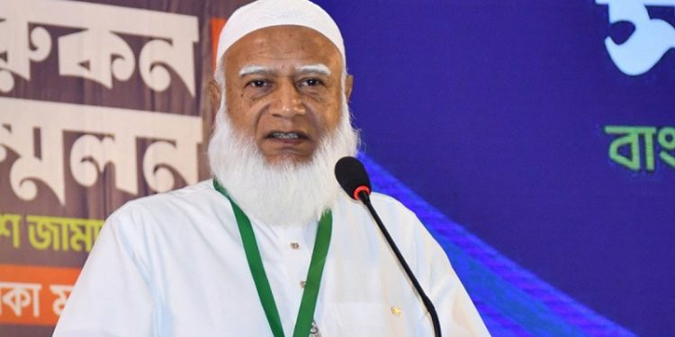 অন্যায়ের বিরুদ্ধে প্রতিবাদ করে আখতারুজ্জামান বীরত্বের প্রমাণ দিয়েছেন