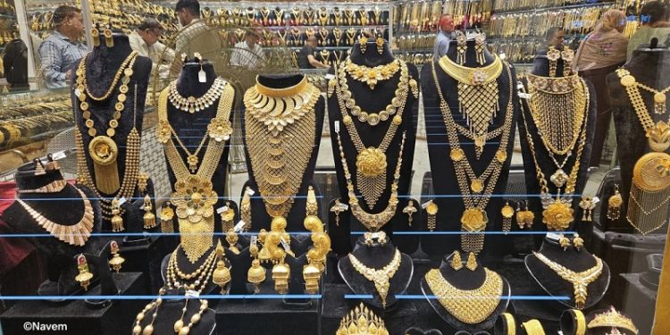 আবারও বাড়লো সোনার দাম, এবার ভরি কত?