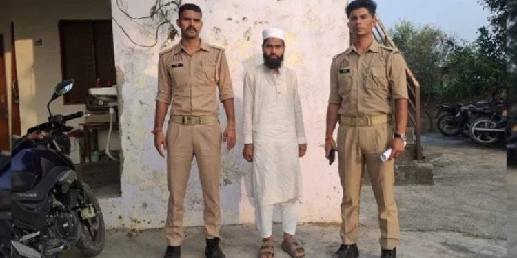 ভারতে উচ্চস্বরে আজান দেওয়ার অভিযোগে মুয়াজ্জিন গ্রেফতার!