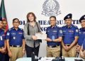 জার্মান পর্যটকের হারানো ল্যাপটপ হস্তান্তর, পুরস্কৃত দুই পুলিশ