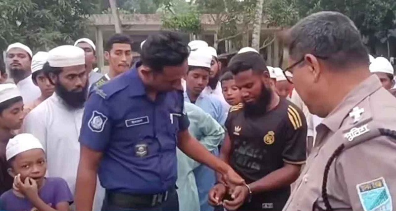 স্কুলছাত্রকে রুমে ডাকতেই ‘আসল চেহারা’ বেরিয়ে আসে ইমামের!